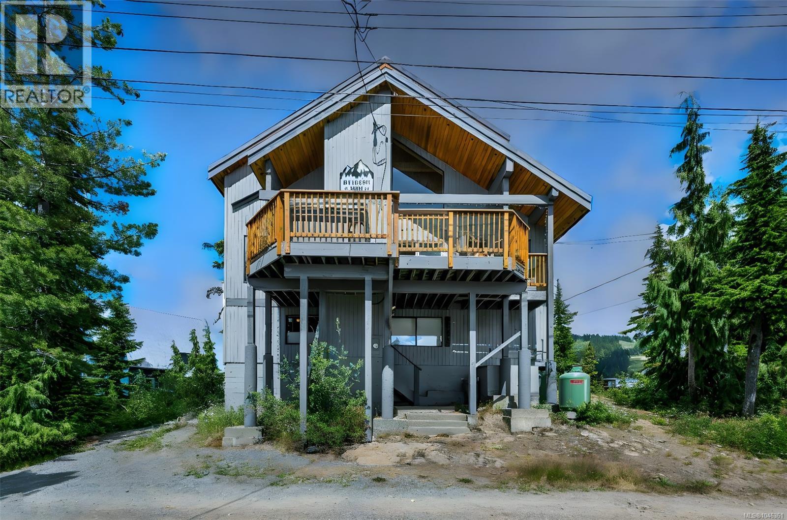 886 Jutland Terr Property Photo 2