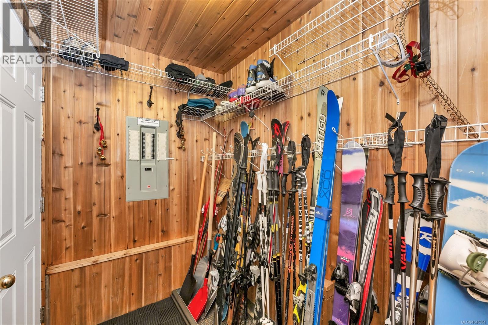 886 Jutland Terr Property Photo 7
