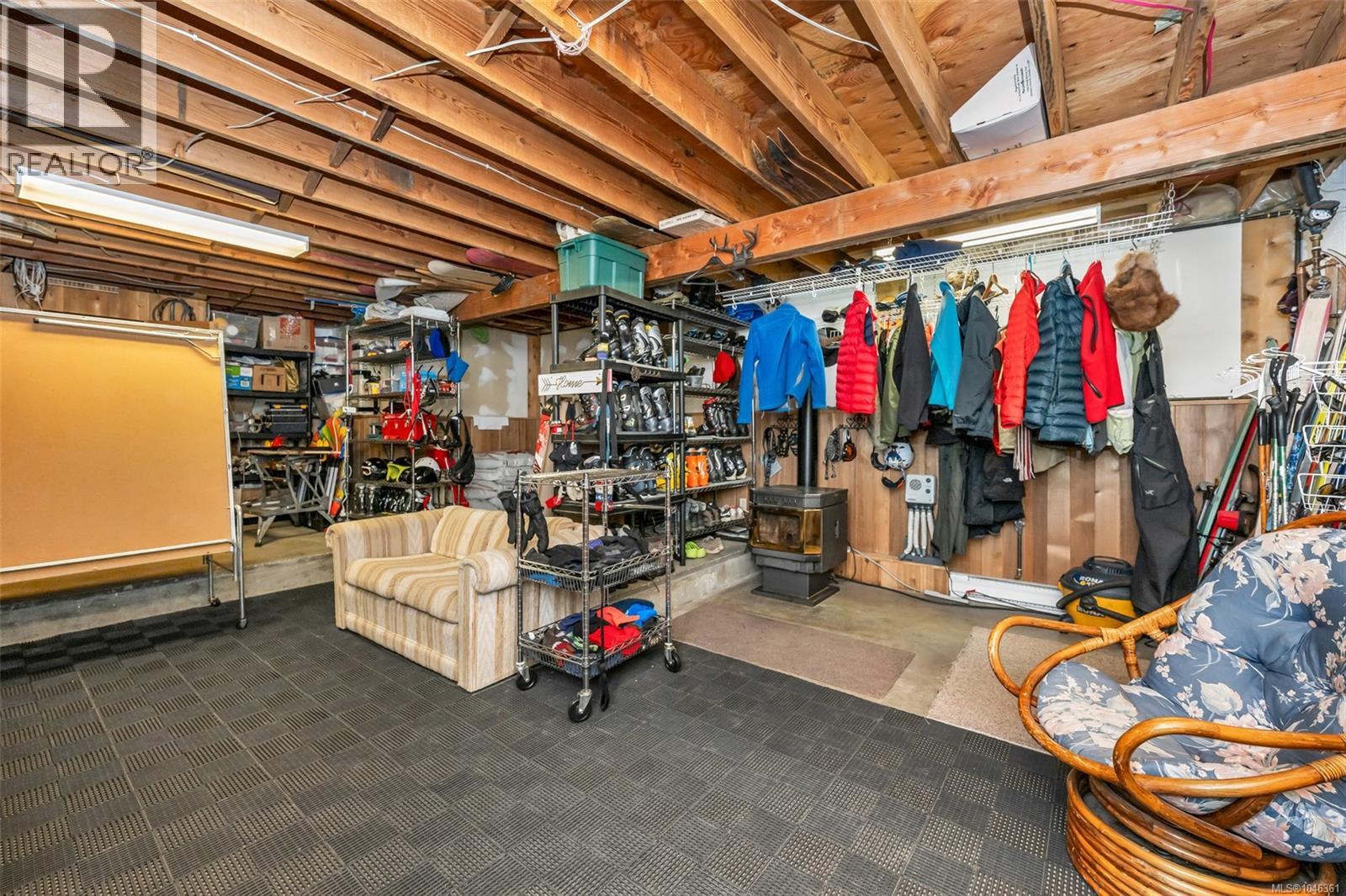886 Jutland Terr Property Photo 8