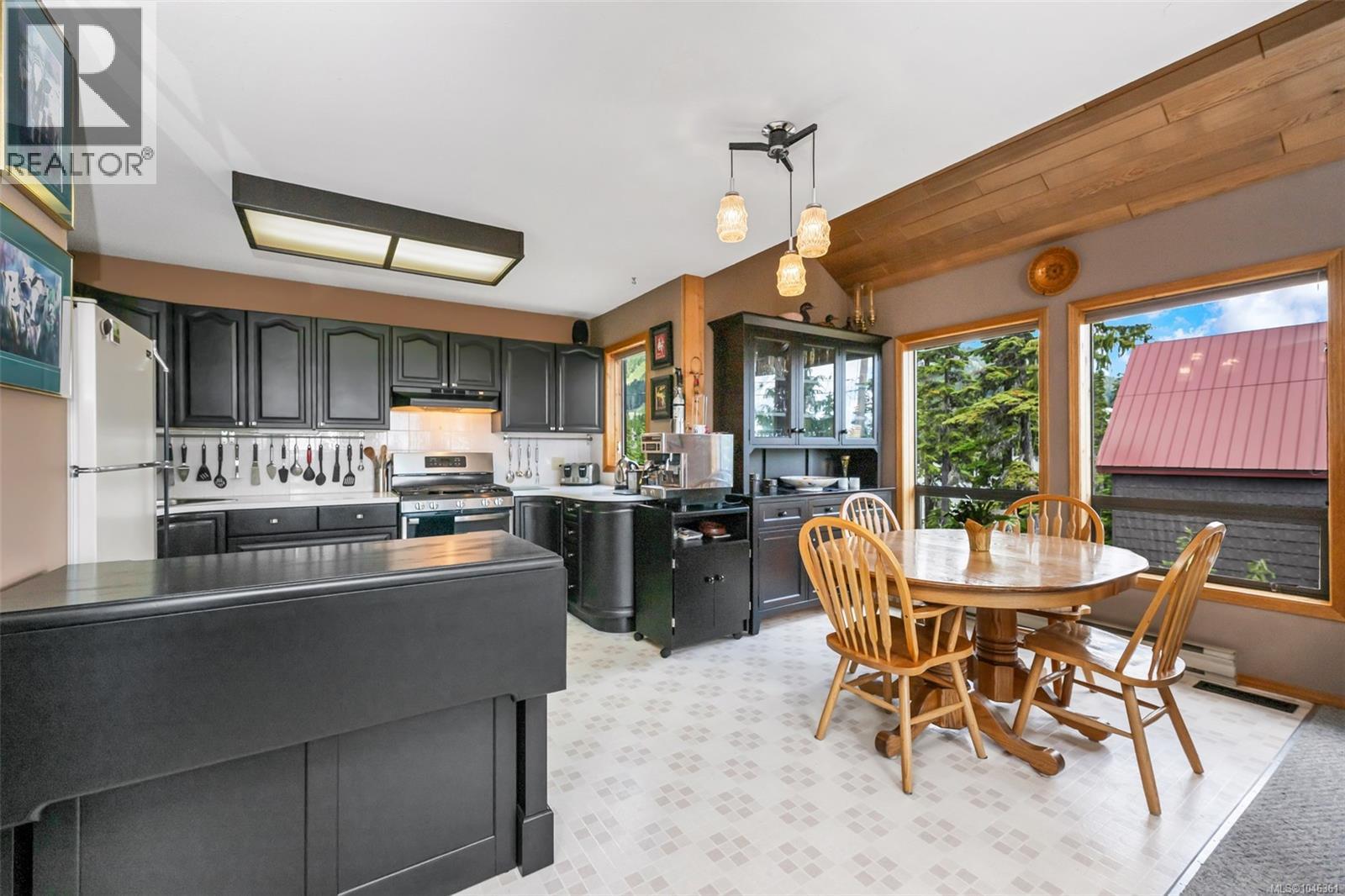 886 Jutland Terr Property Photo 23