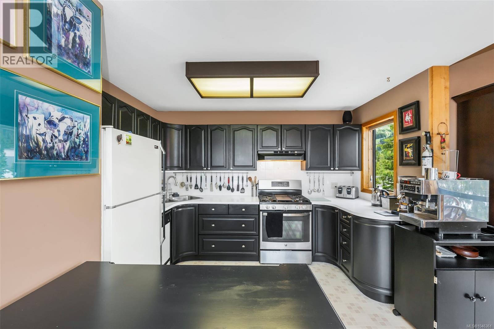886 Jutland Terr Property Photo 24