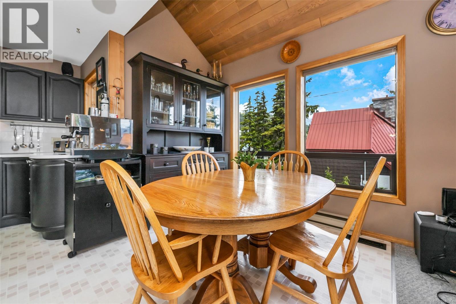 886 Jutland Terr Property Photo 31