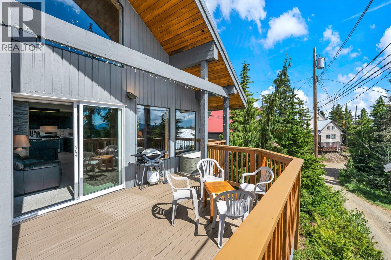 886 Jutland Terr Property Photo 43