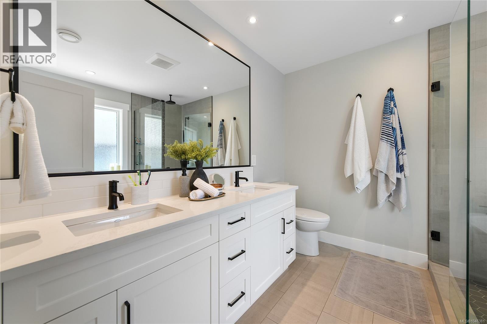 1122 Golden Spire Cres Property Photo 18