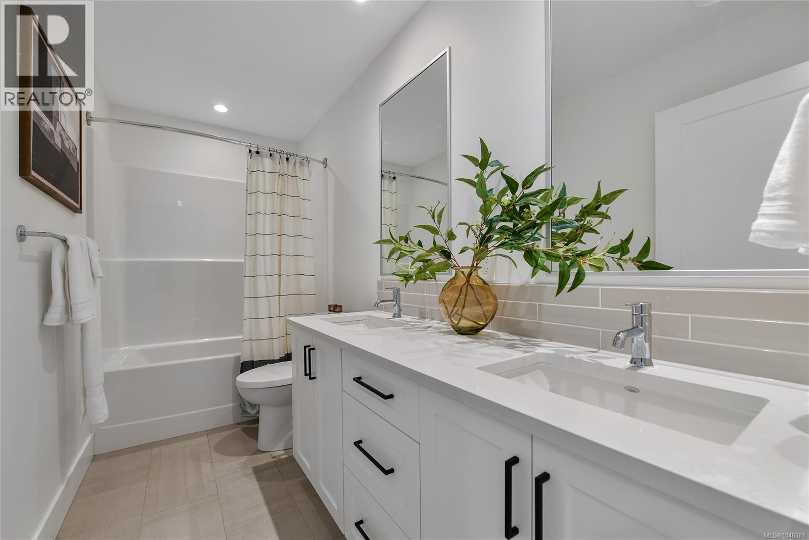 1122 Golden Spire Cres Property Photo 23