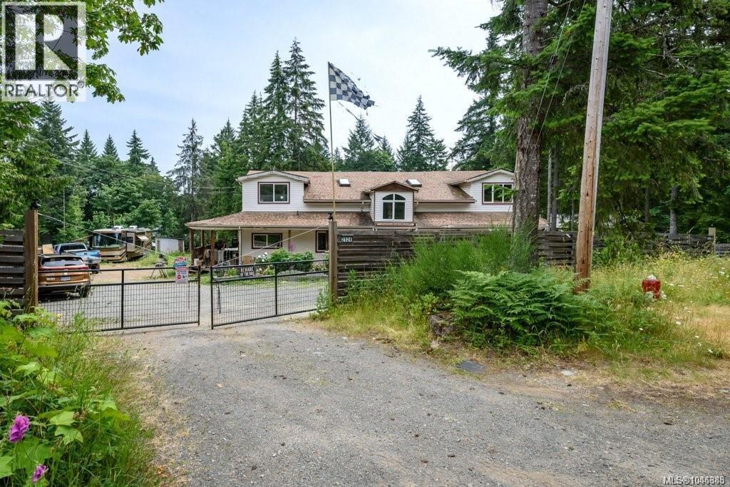 2524 Macaulay Rd Property Photo 1