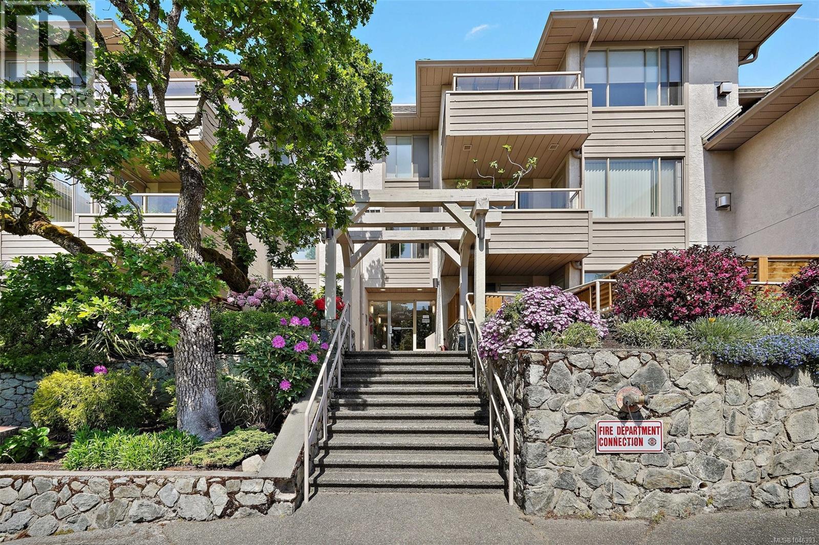 306 3400 Quadra St Property Photo 1
