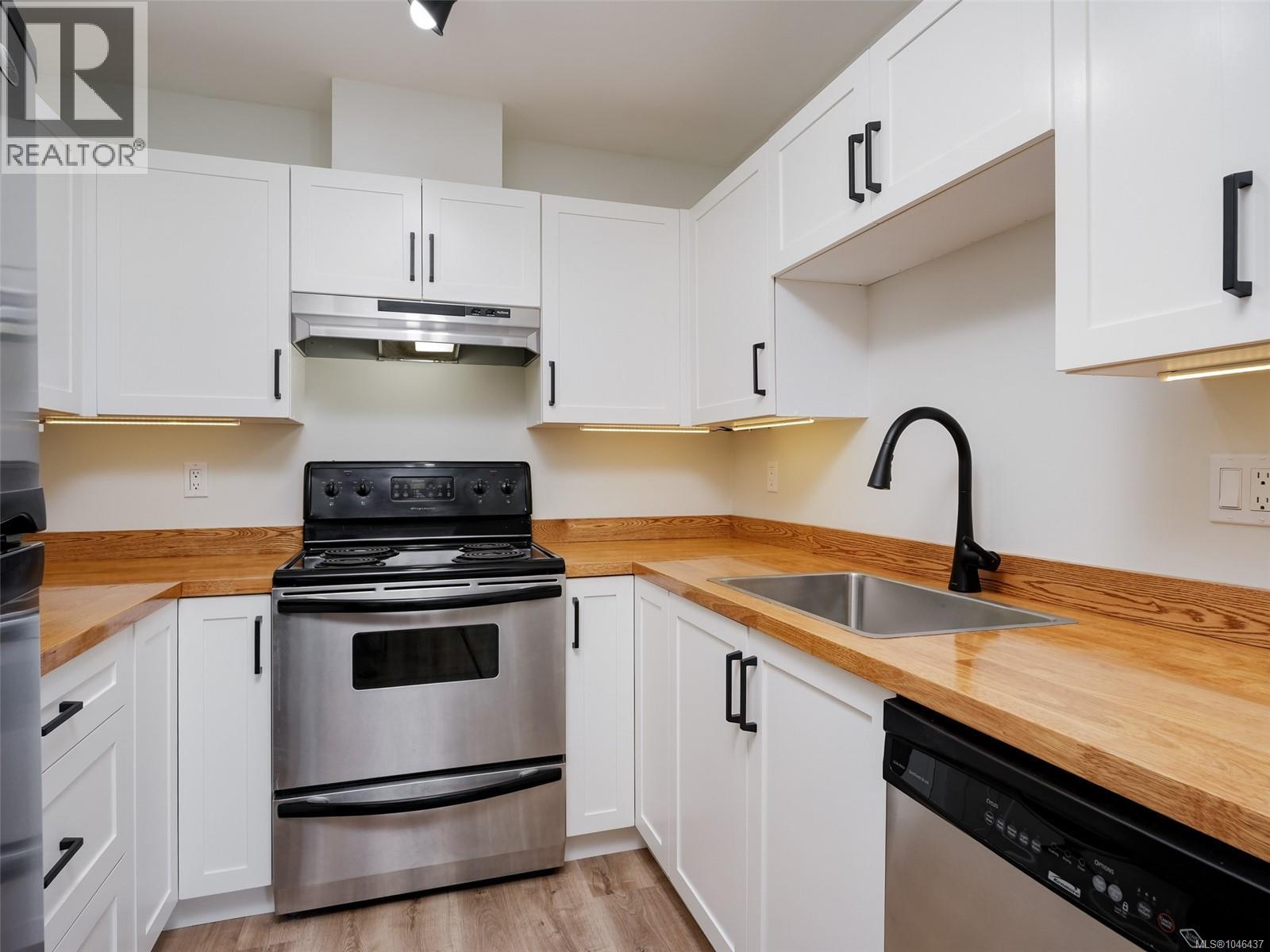 306 689 Bay St Property Photo 2