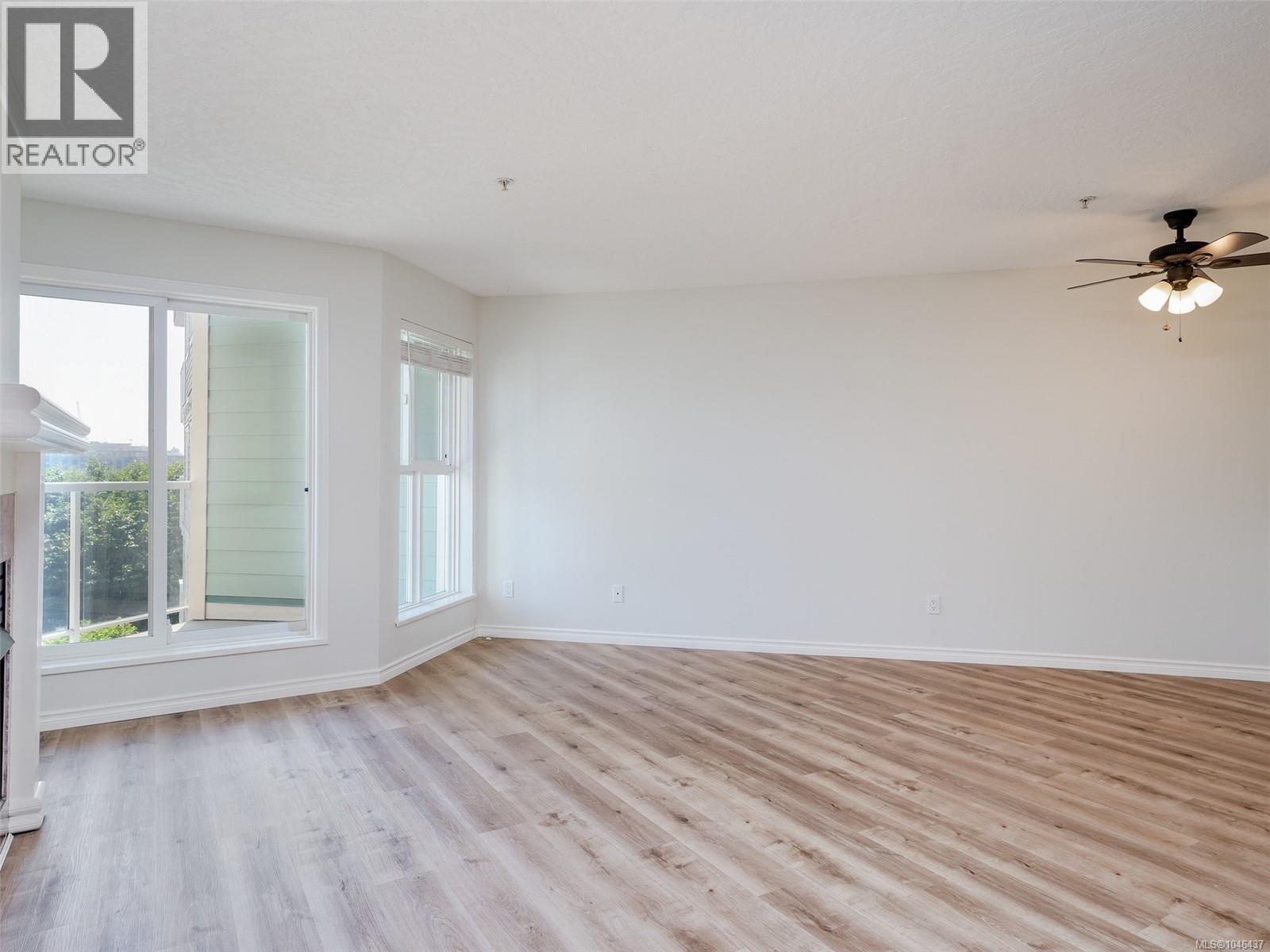 306 689 Bay St Property Photo 5
