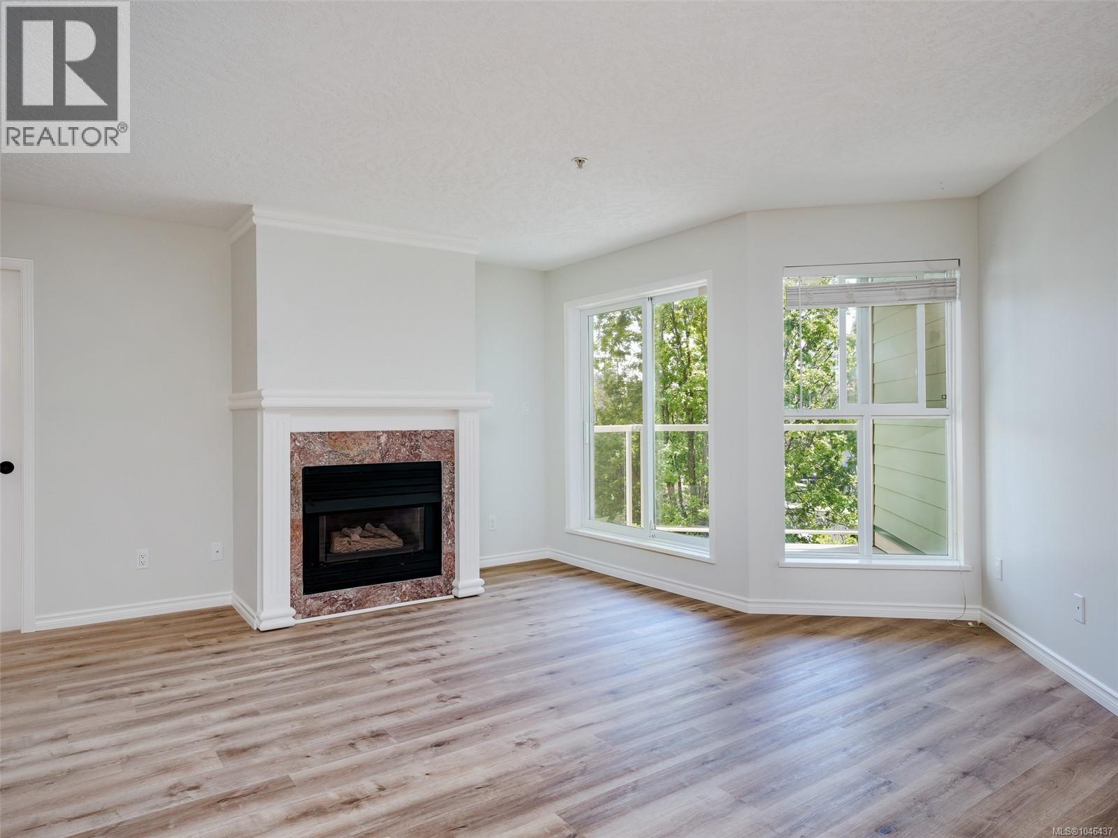 306 689 Bay St Property Photo 6