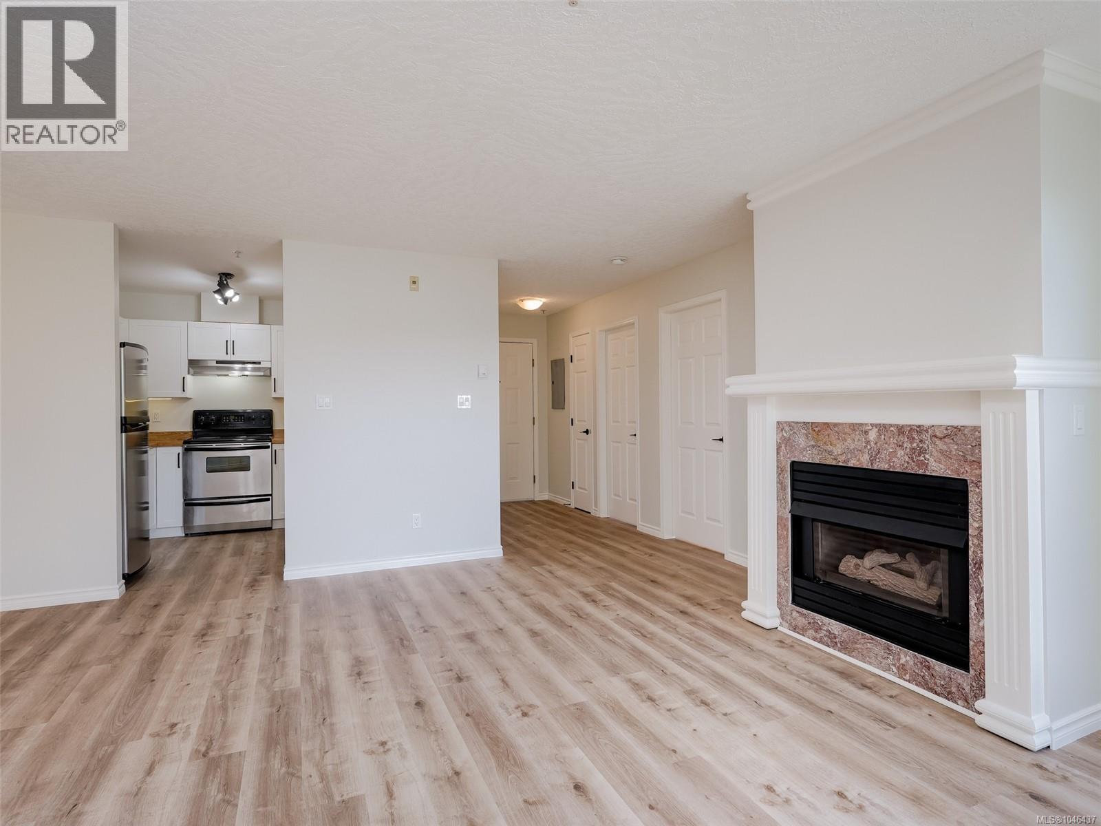 306 689 Bay St Property Photo 7