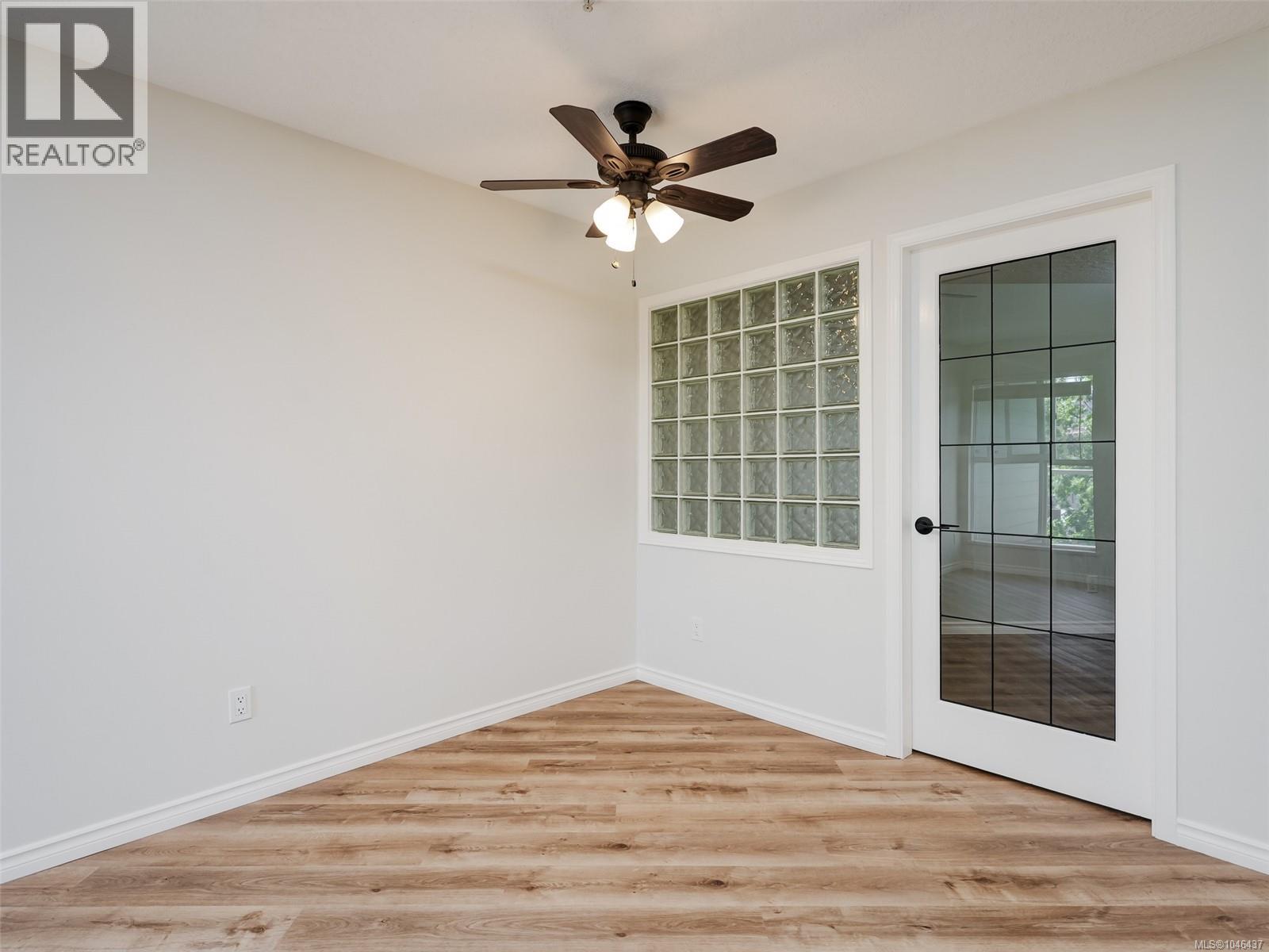 306 689 Bay St Property Photo 9