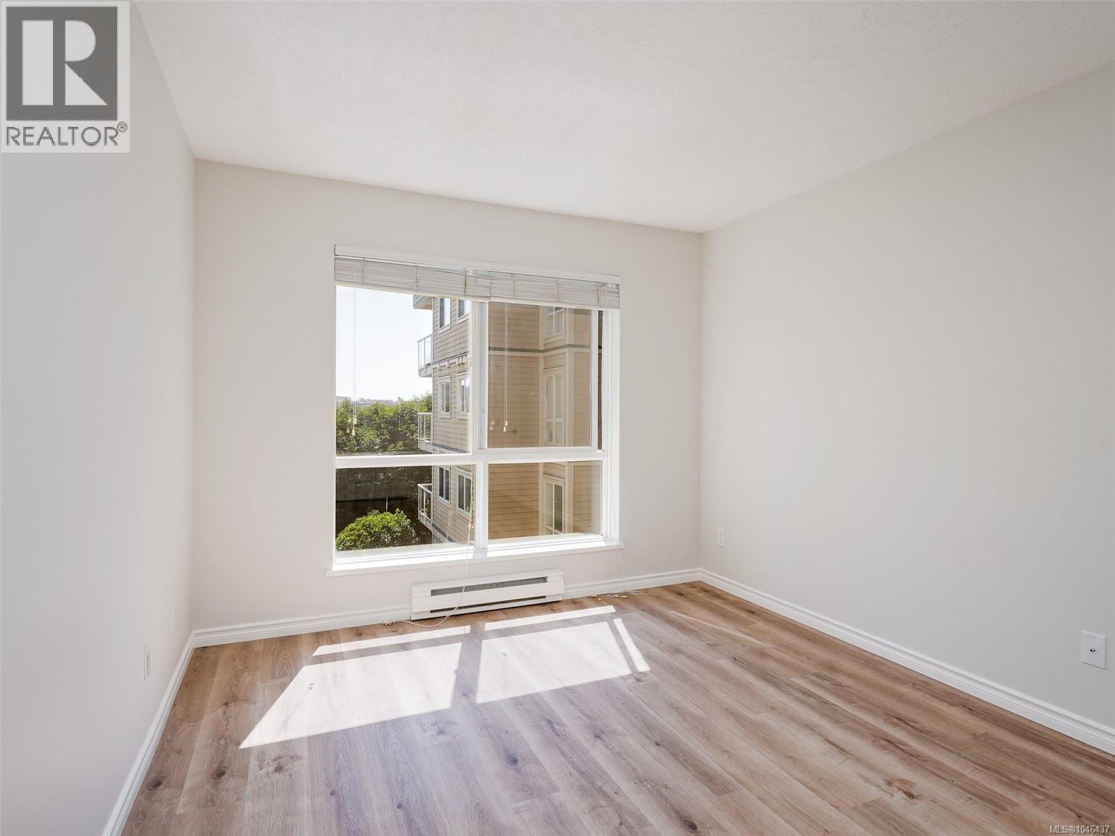306 689 Bay St Property Photo 11