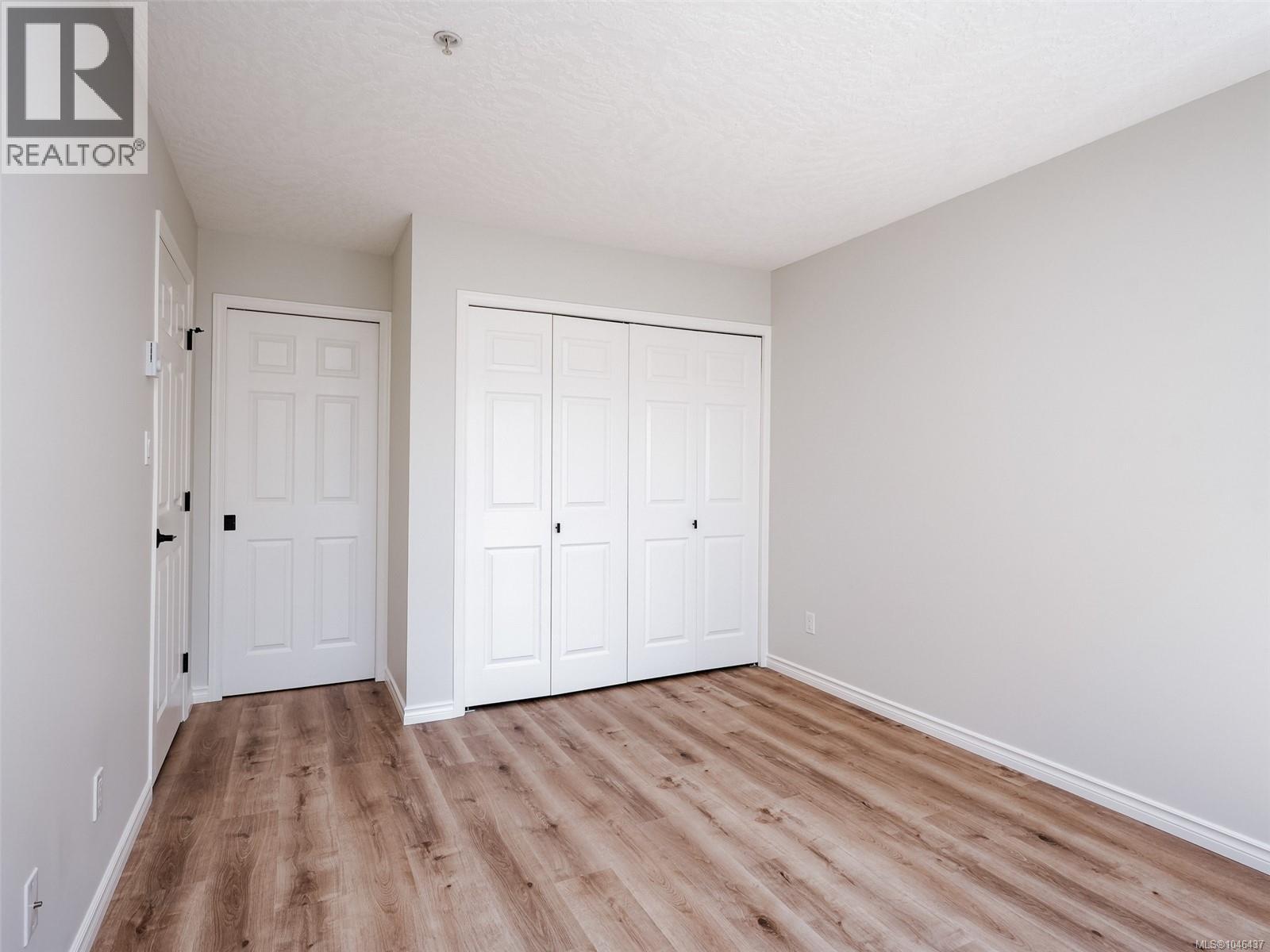306 689 Bay St Property Photo 12