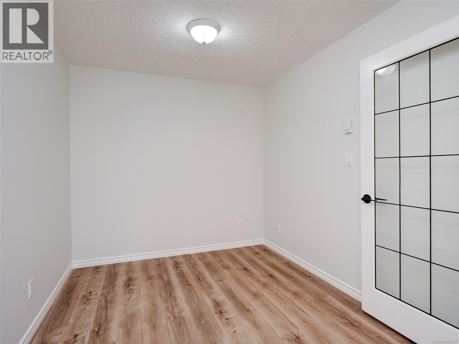 306 689 Bay St Property Photo 13