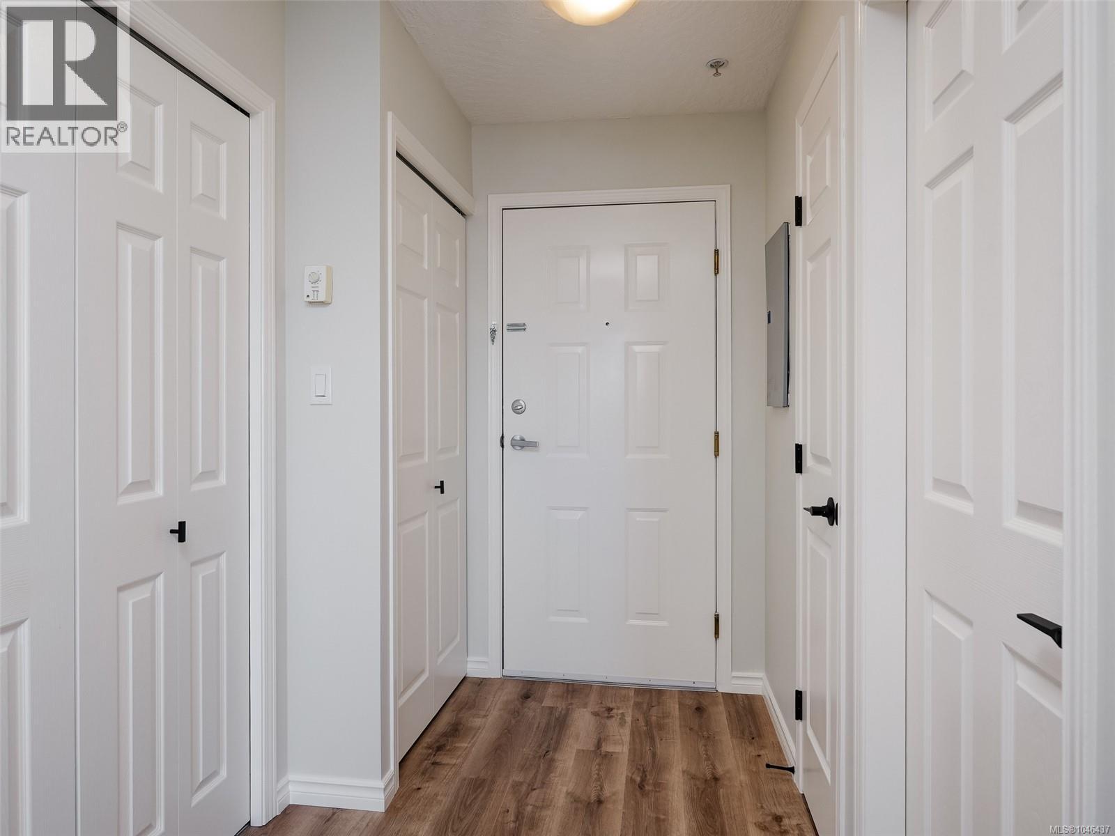 306 689 Bay St Property Photo 15