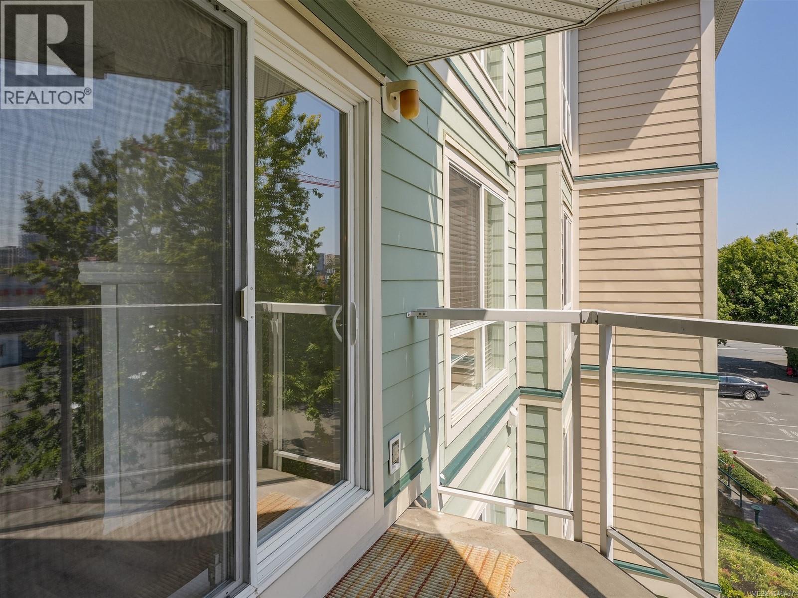 306 689 Bay St Property Photo 18