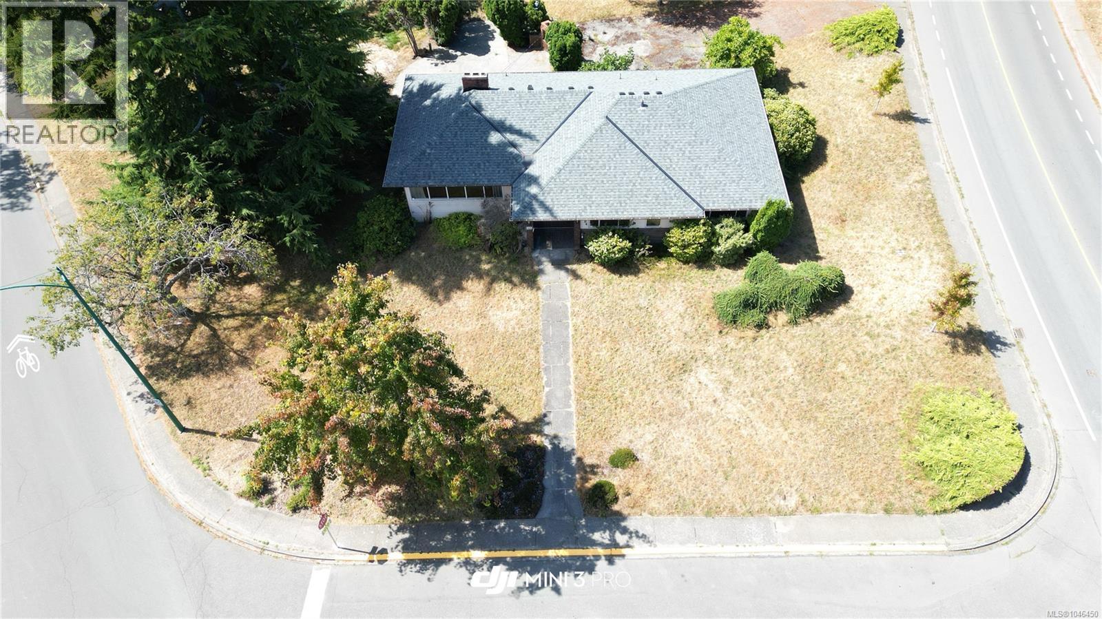 3294 Henderson Rd Property Photo 4