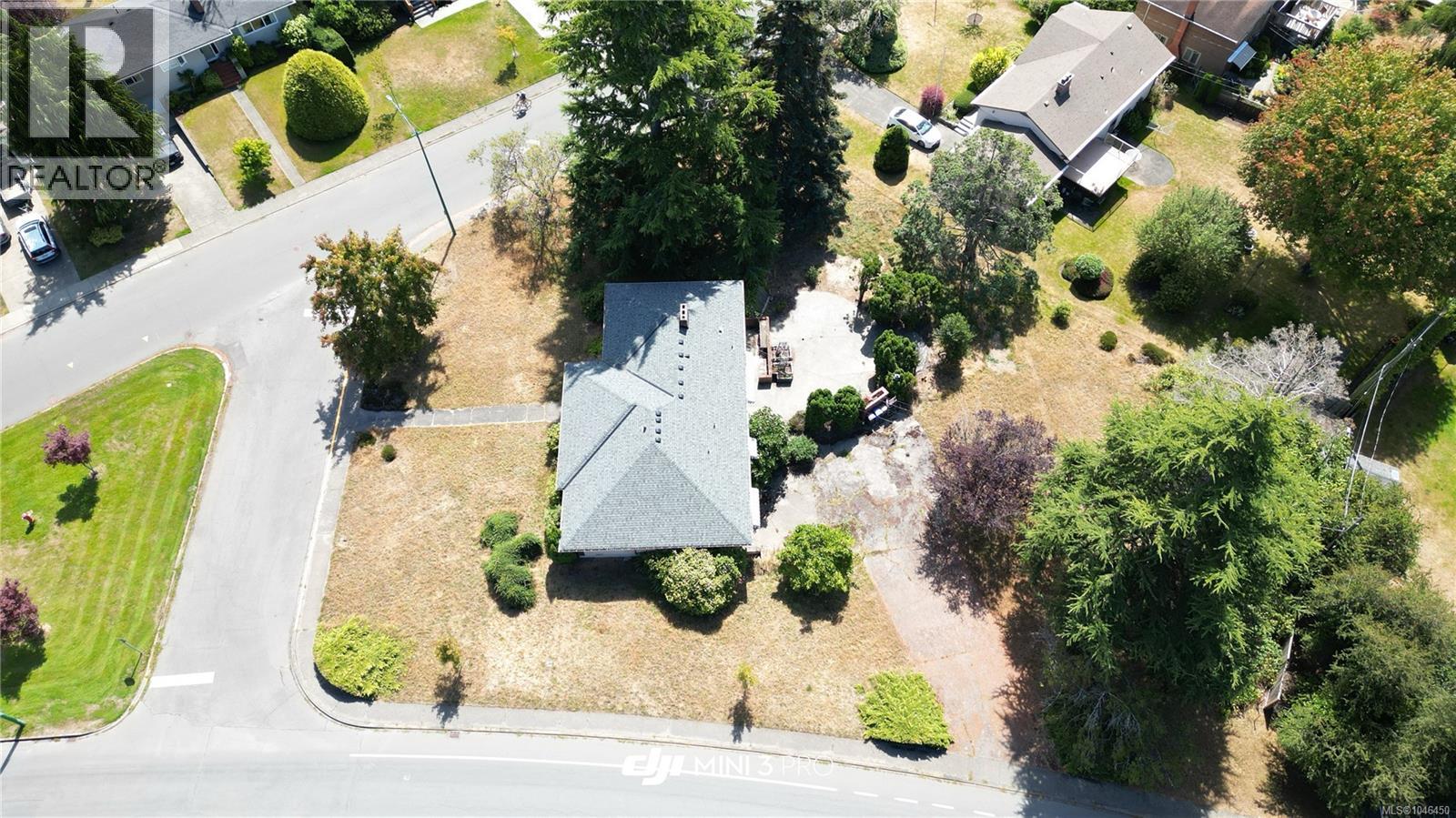 3294 Henderson Rd Property Photo 5