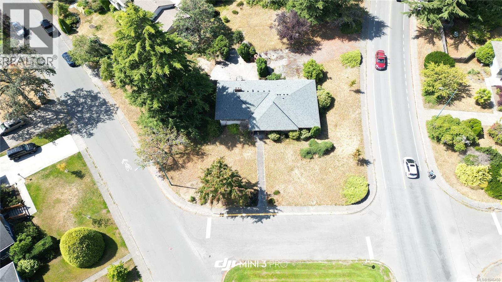 3294 Henderson Rd Property Photo 6