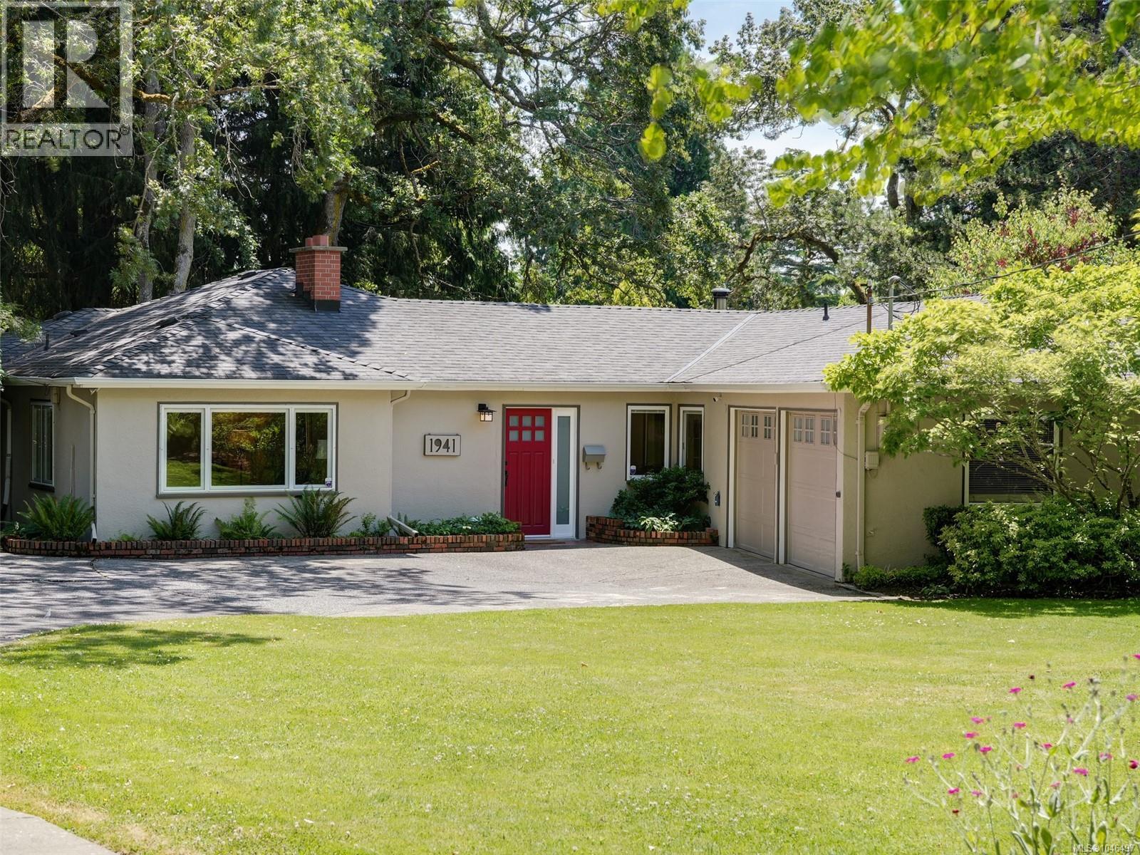1941 Mayfair Dr Property Photo 1