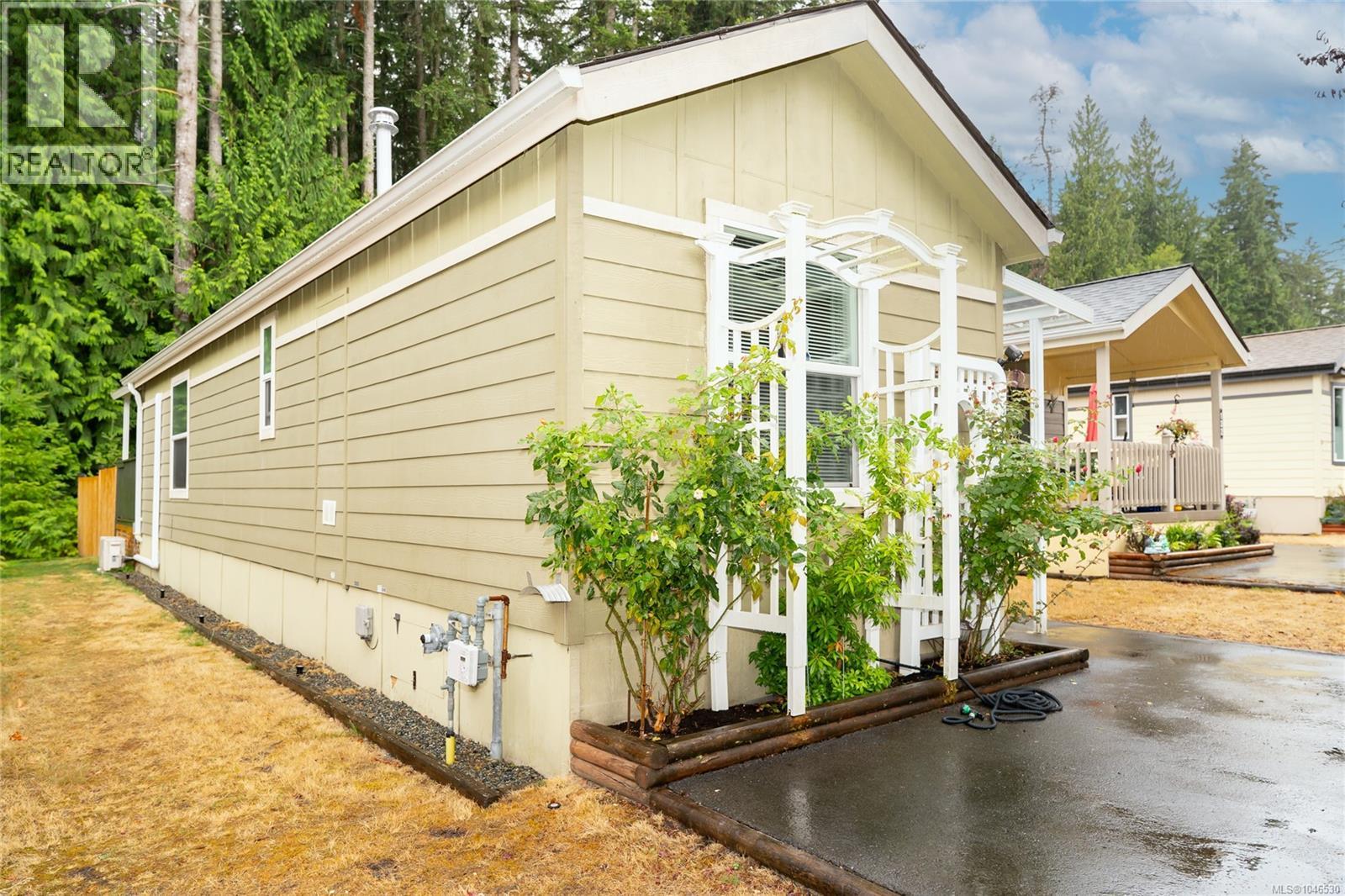130 3042 River Rd Property Photo 3