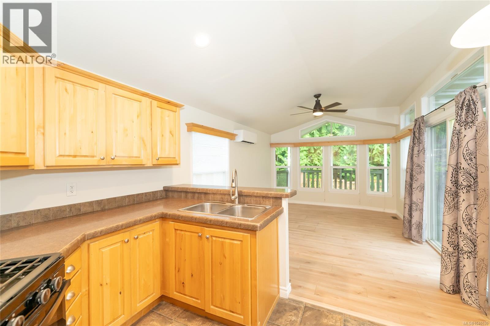 130 3042 River Rd Property Photo 7