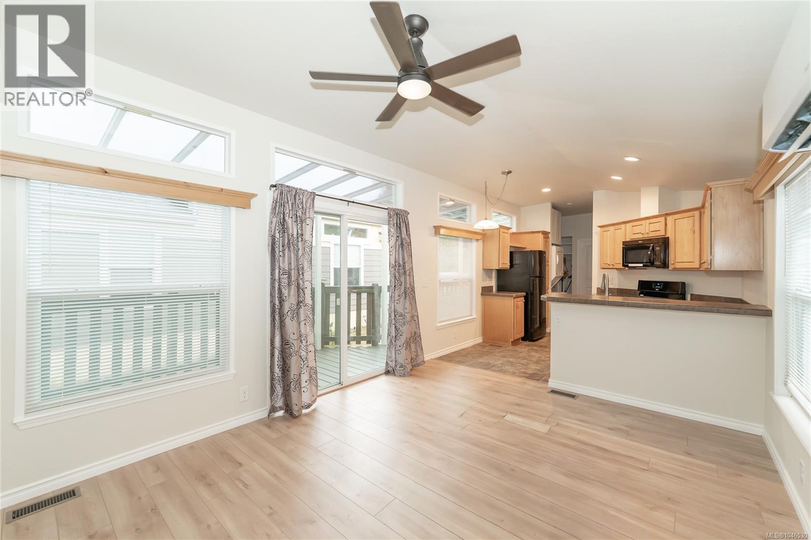 130 3042 River Rd Property Photo 11