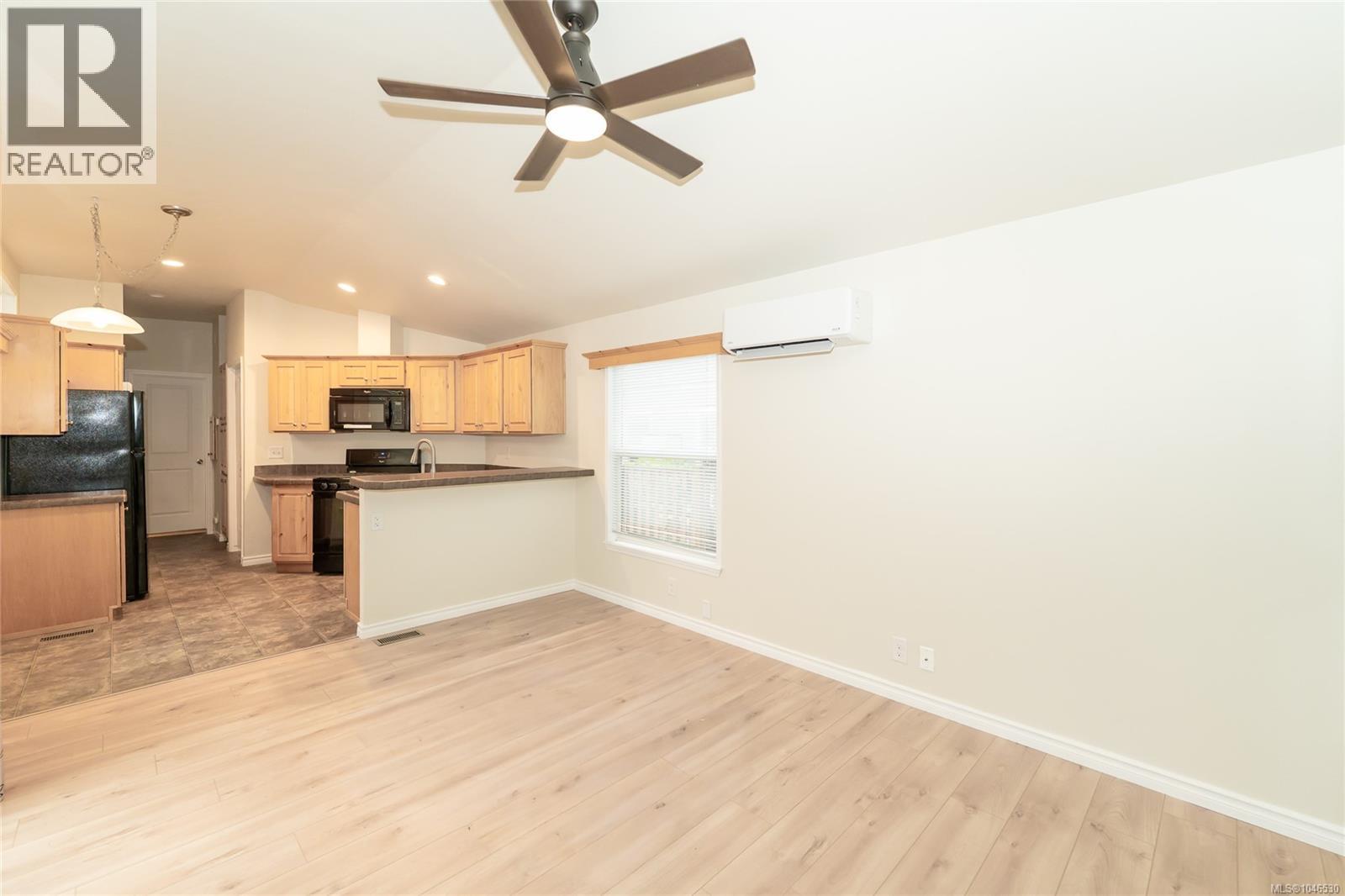 130 3042 River Rd Property Photo 12