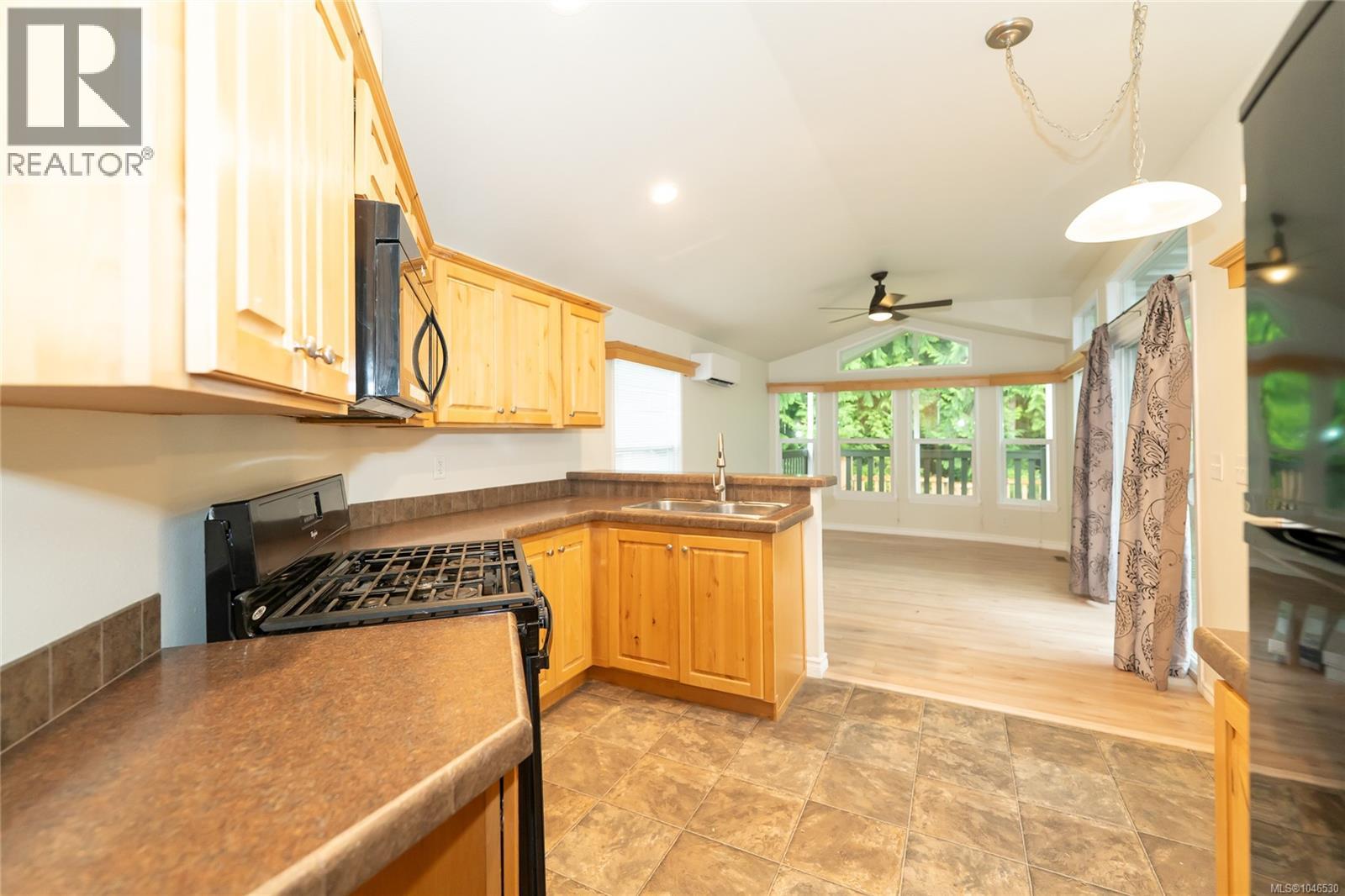 130 3042 River Rd Property Photo 14
