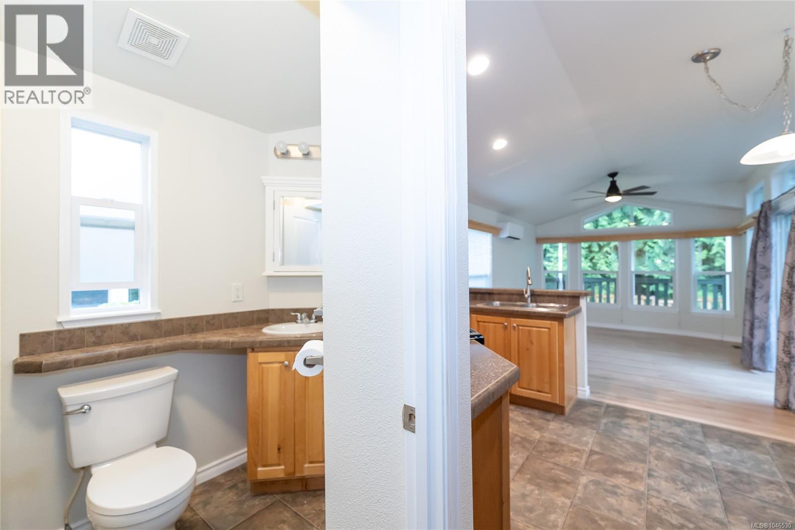 130 3042 River Rd Property Photo 15
