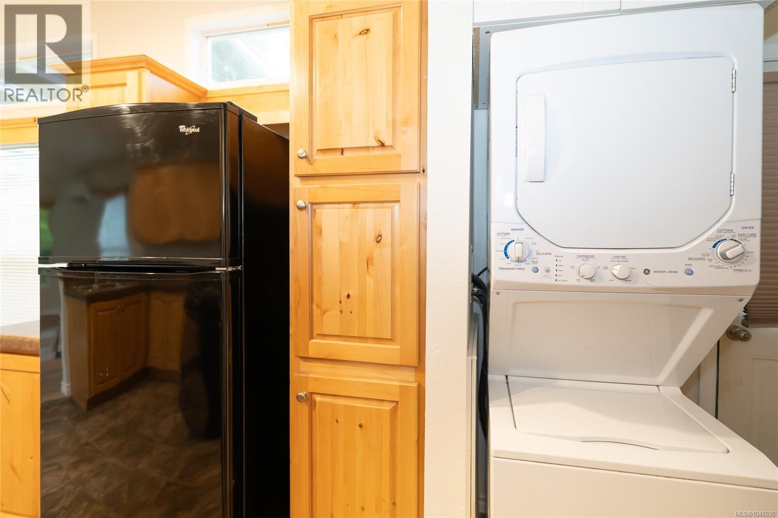 130 3042 River Rd Property Photo 16