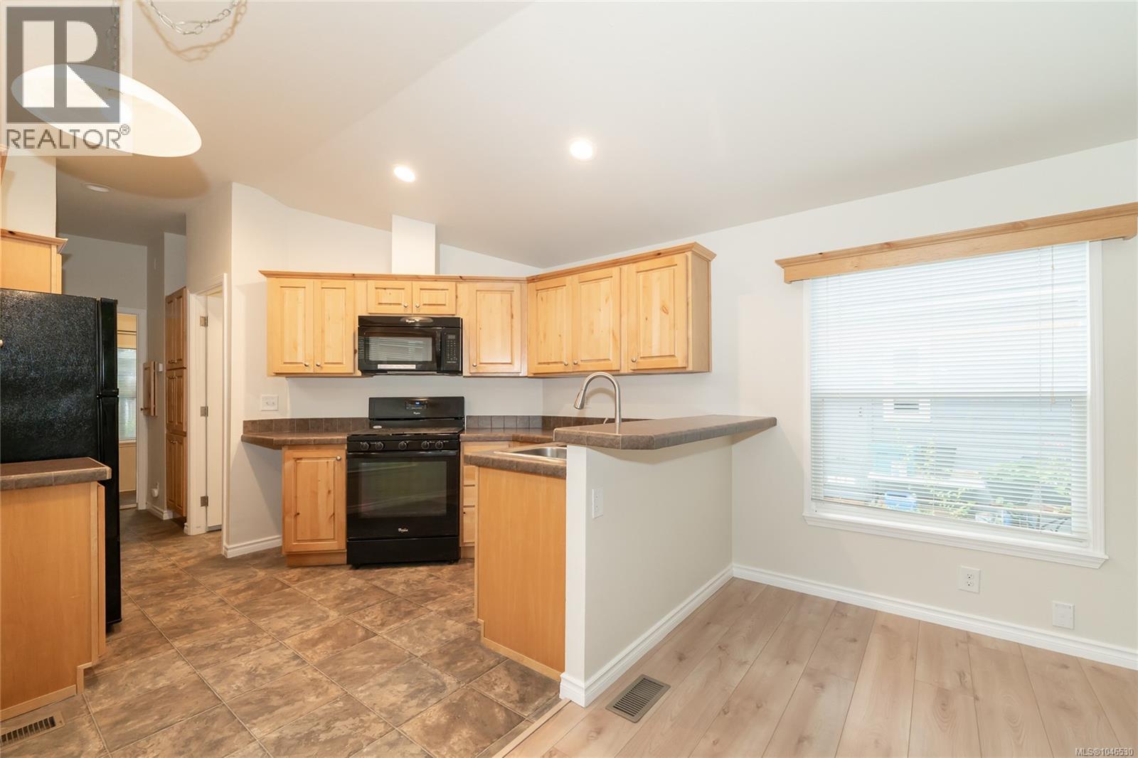 130 3042 River Rd Property Photo 19