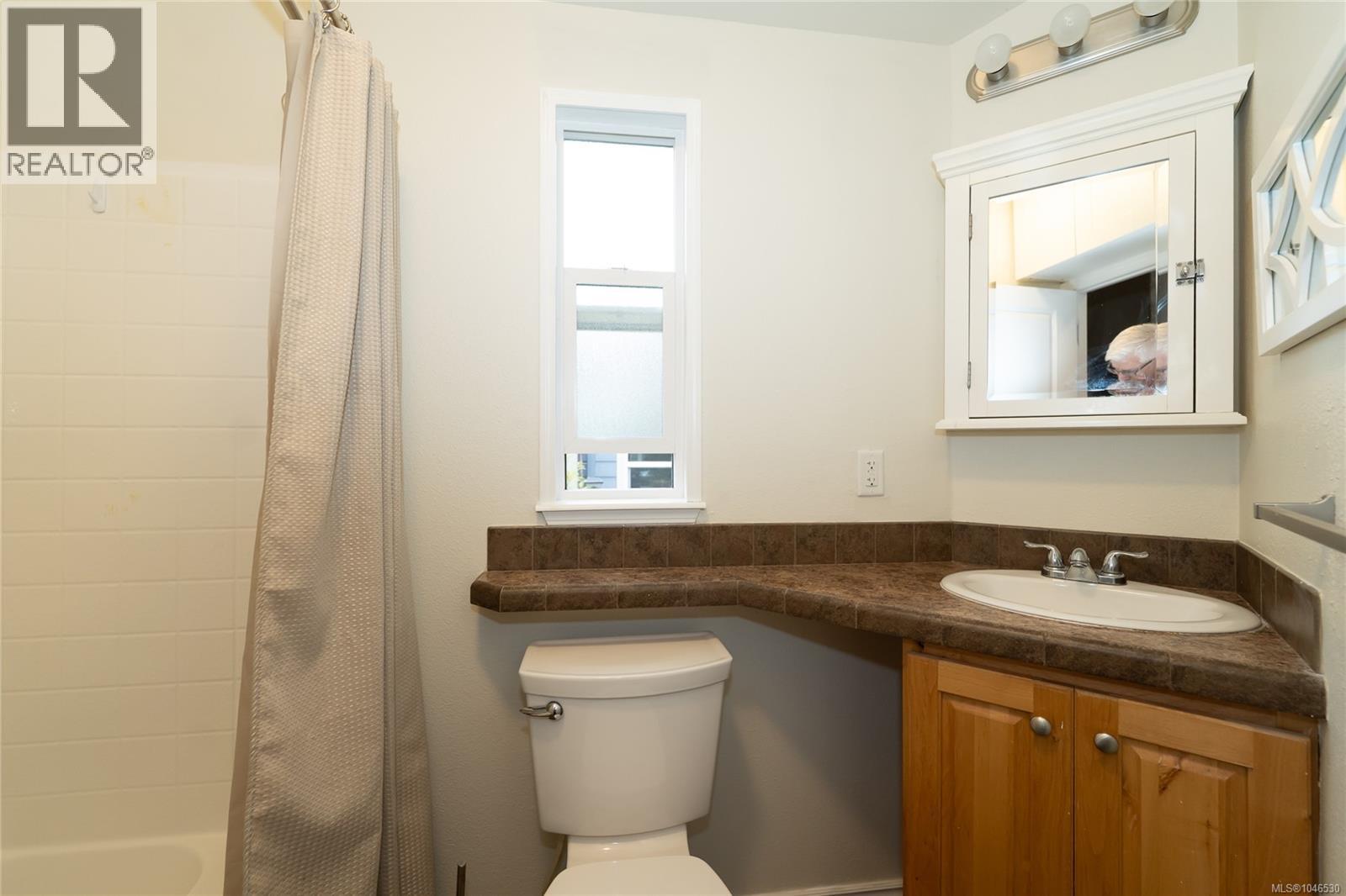 130 3042 River Rd Property Photo 21