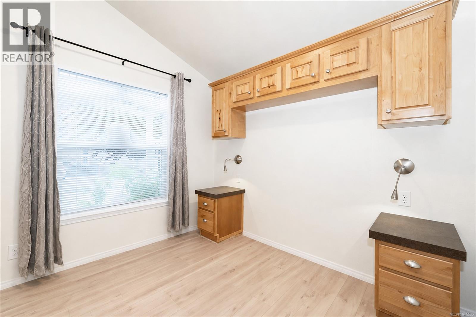 130 3042 River Rd Property Photo 28