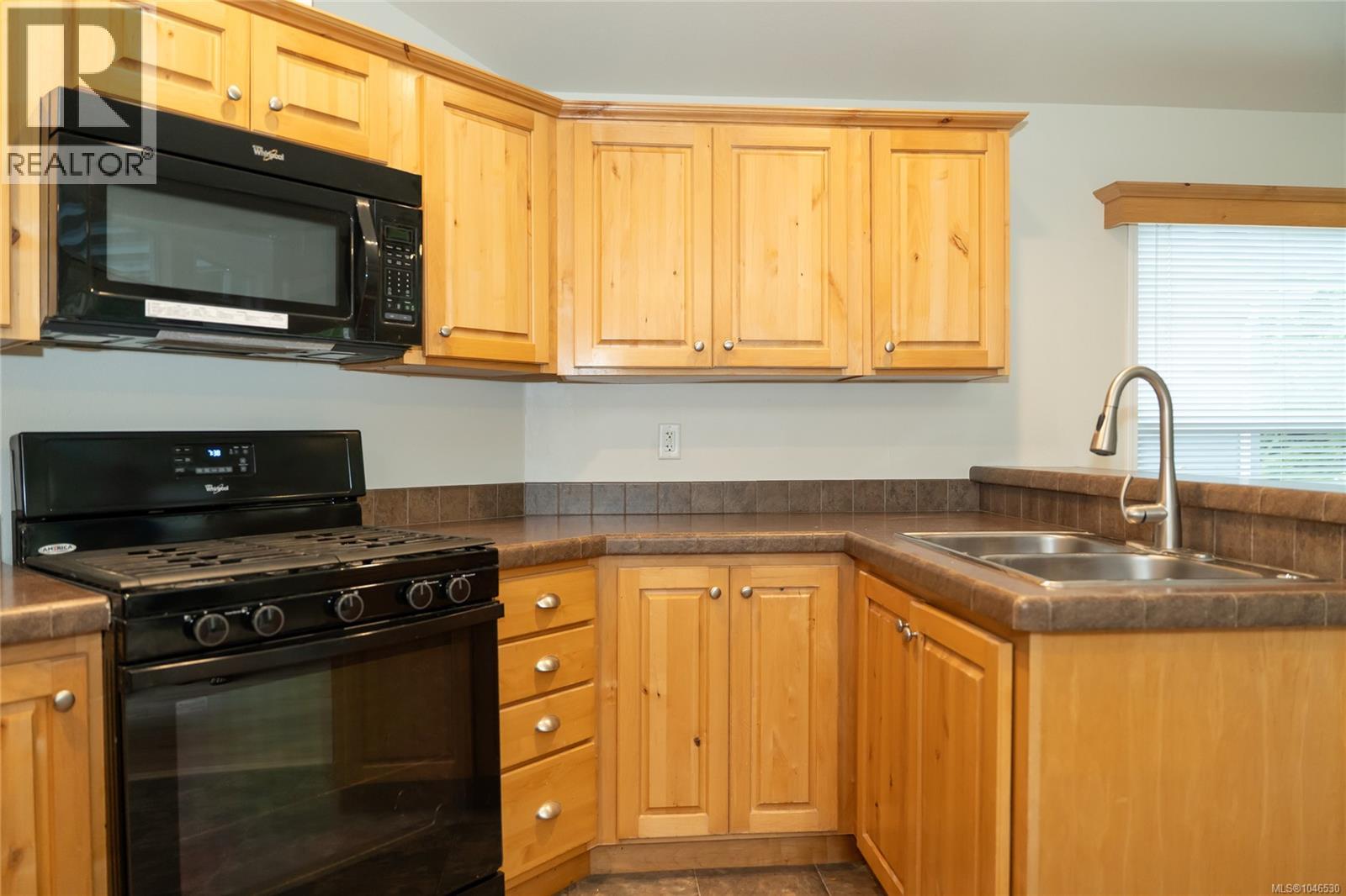 130 3042 River Rd Property Photo 31