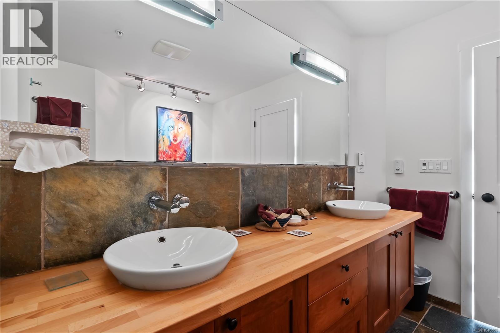 212 515 Marine Dr Property Photo 22