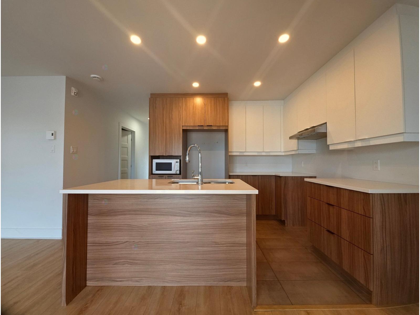 1880 Route Édouard-vii, #401 Property Photo 2