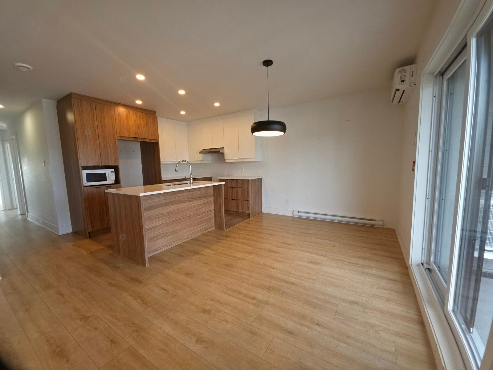 1880 Route Édouard-vii, #401 Property Photo 4