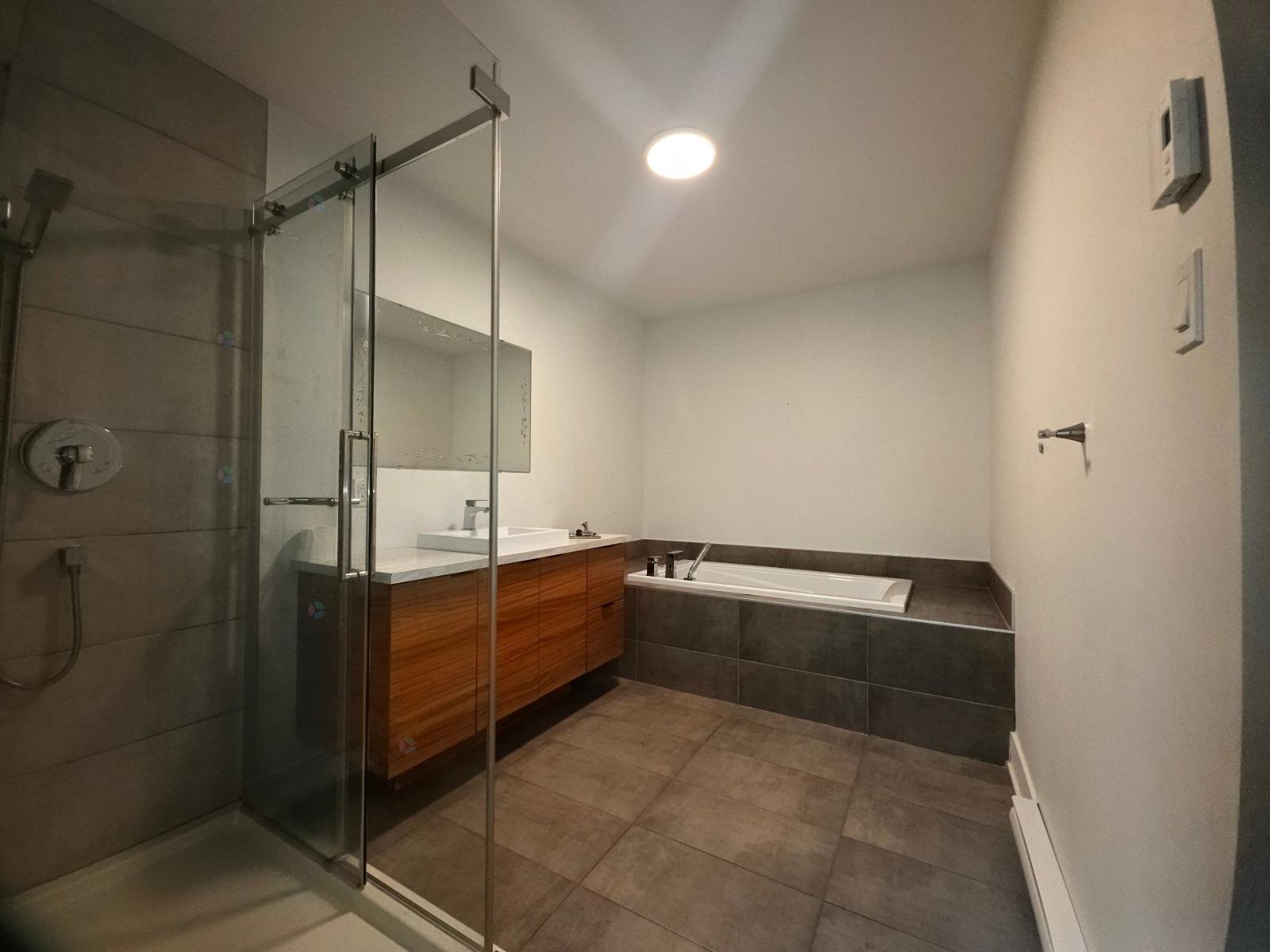 1880 Route Édouard-vii, #401 Property Photo 9
