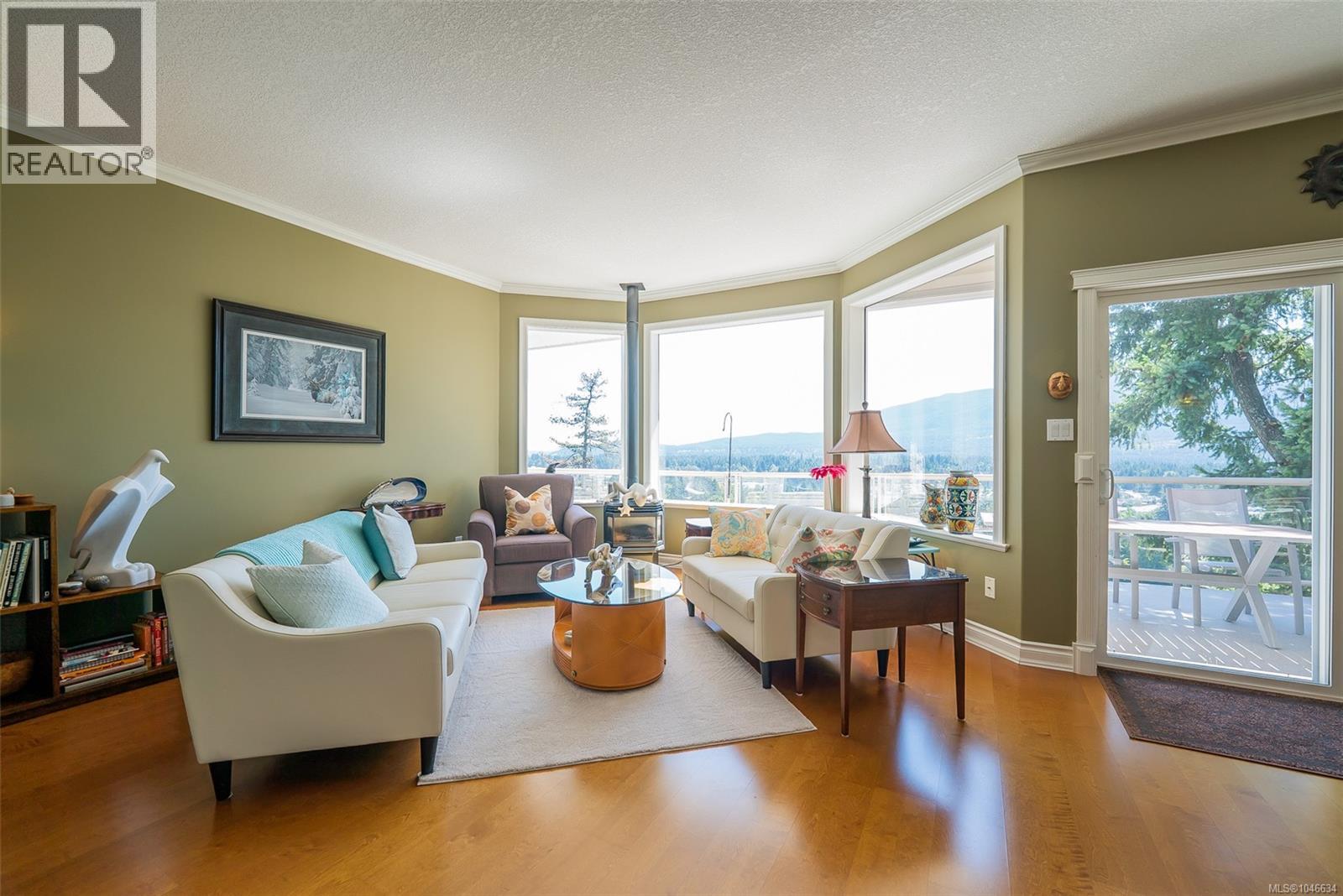 180 Rainbow Cres Property Photo 4