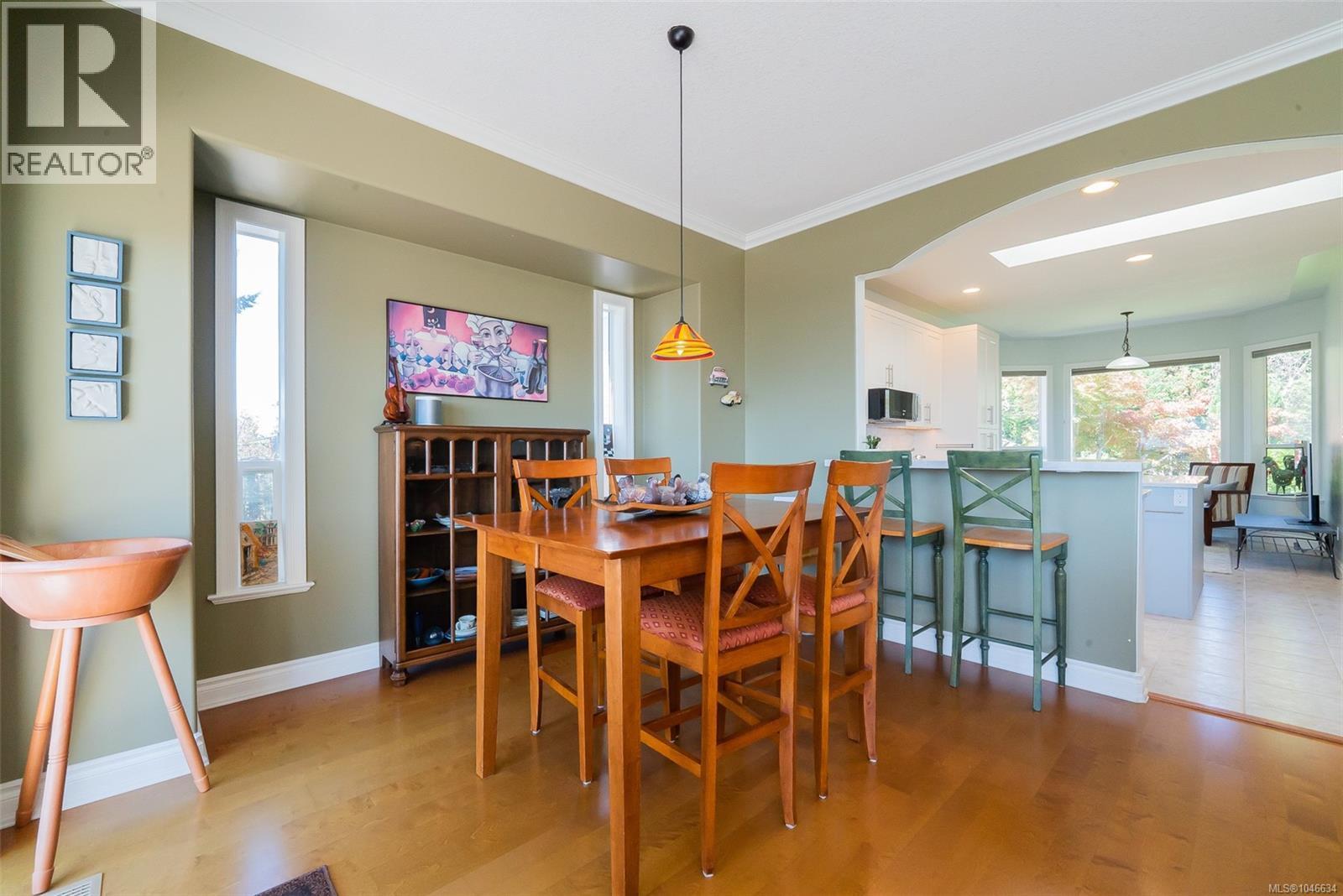 180 Rainbow Cres Property Photo 7