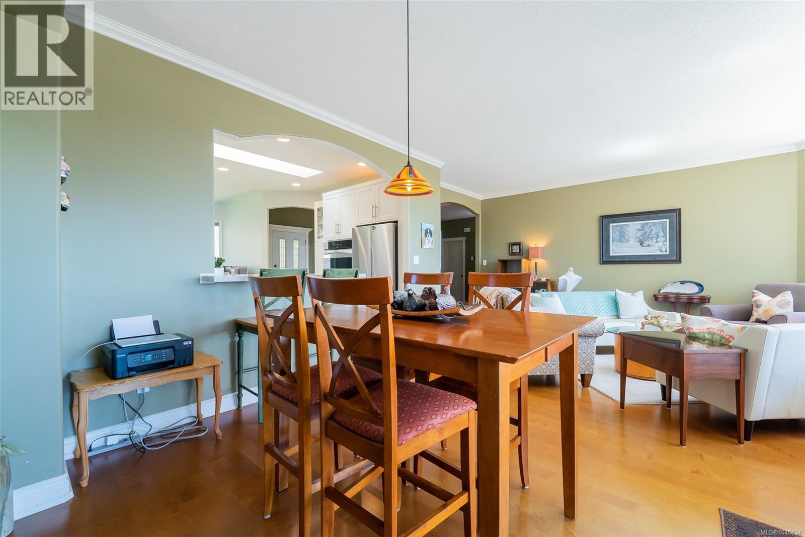 180 Rainbow Cres Property Photo 8
