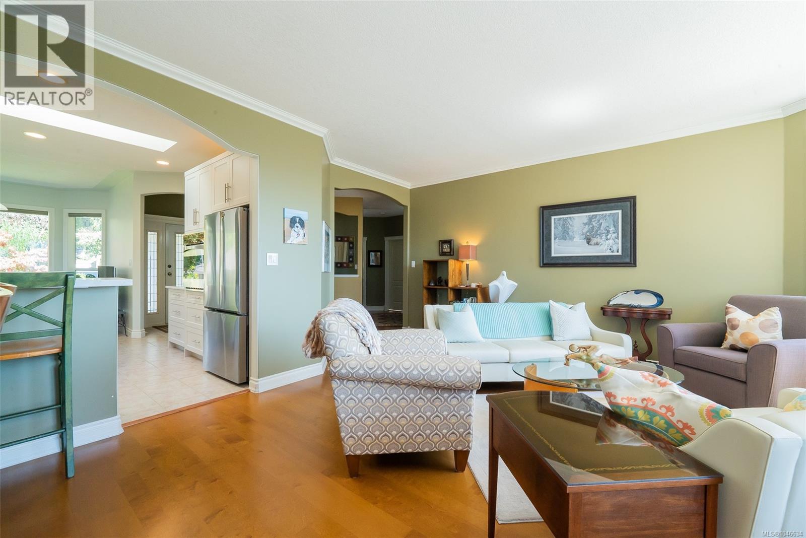 180 Rainbow Cres Property Photo 9