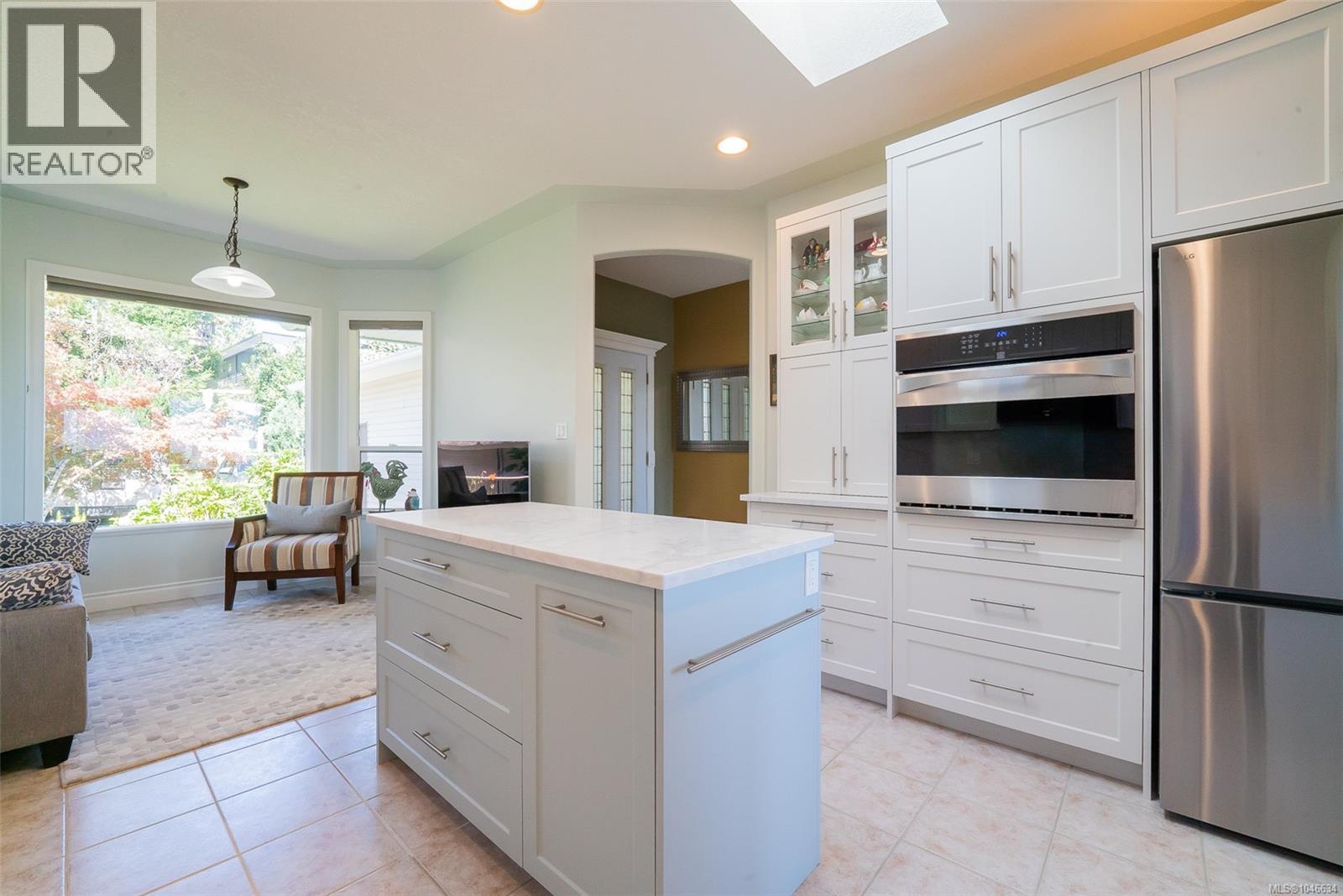 180 Rainbow Cres Property Photo 13