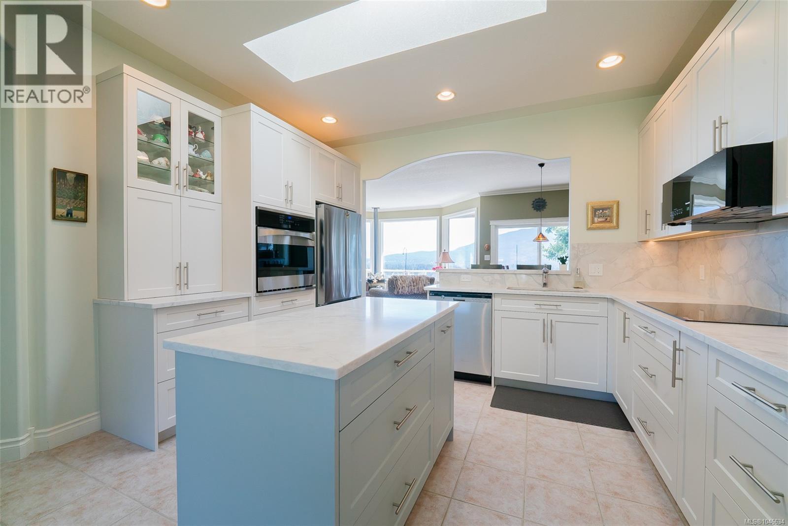 180 Rainbow Cres Property Photo 14