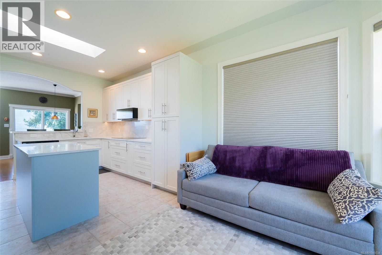 180 Rainbow Cres Property Photo 16