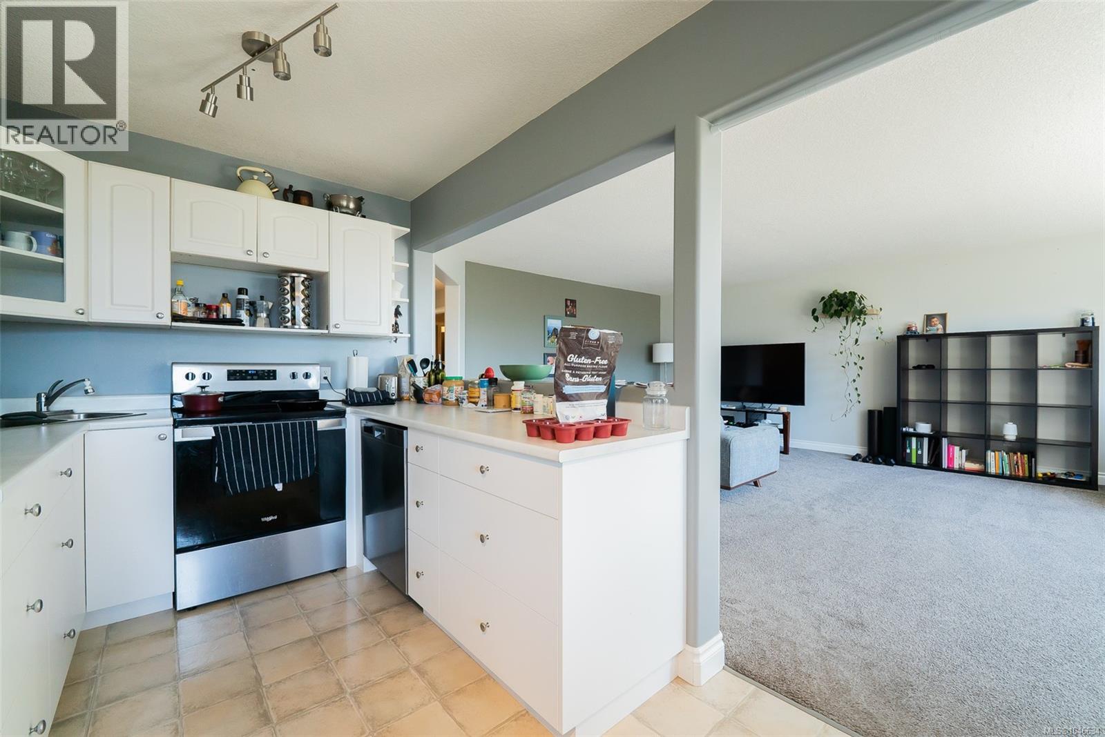 180 Rainbow Cres Property Photo 36