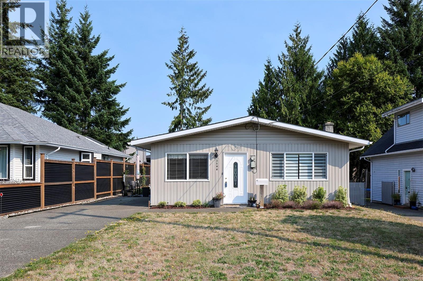 2598 Willard Ave Property Photo 1