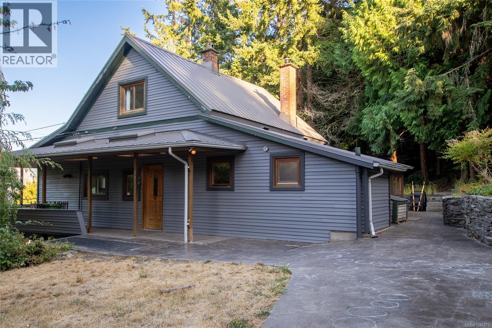 1038 Redcap St Property Photo 13